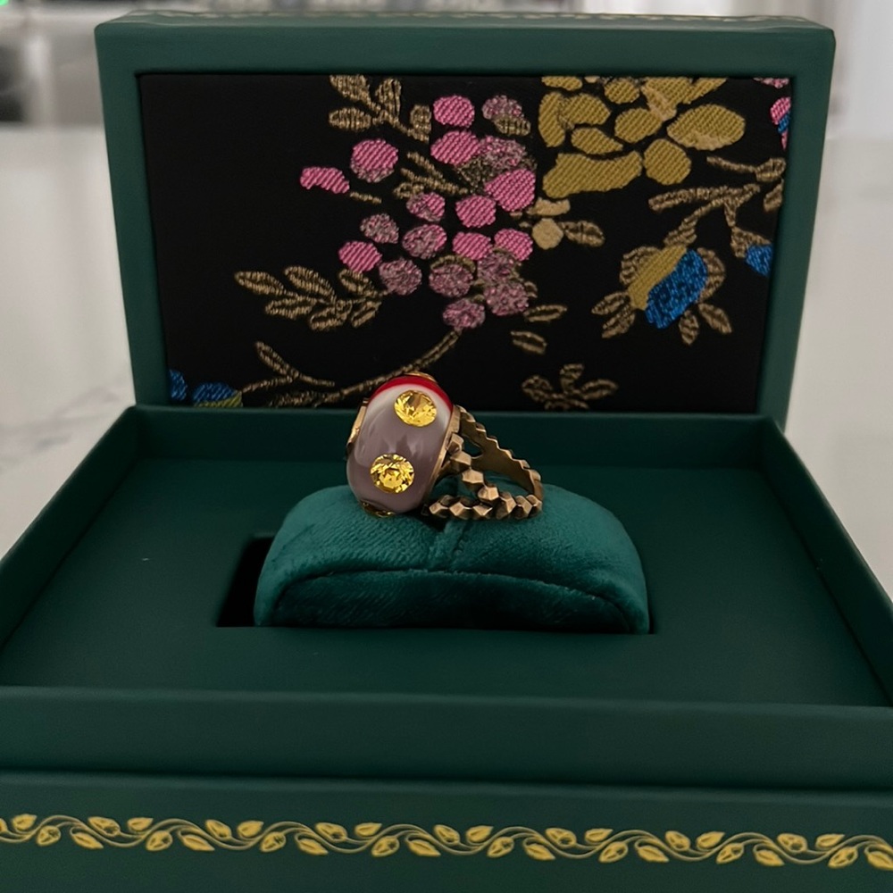 Gucci ring size 9